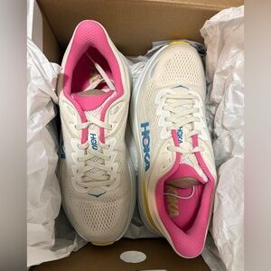 NWT Women’s Hoka Bondi 9
